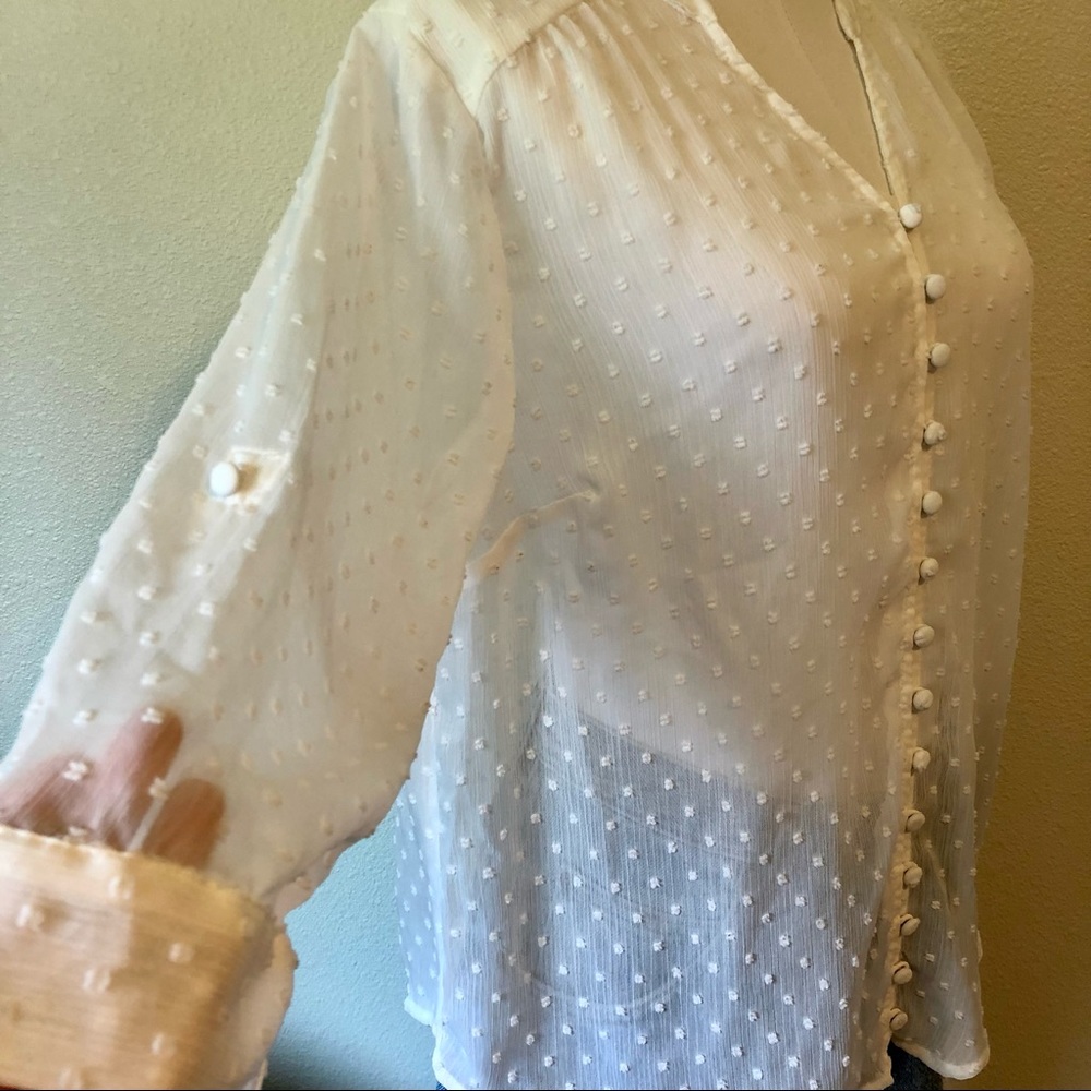 Torrid White Pattern Blouse Button Front L/00🤩